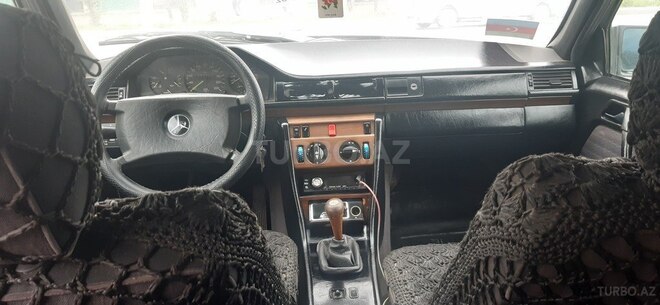 Mercedes E 200 1990, 200,000 km - 2.0 l - Sabirabad
