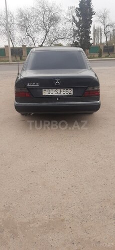 Mercedes E 200 1990, 200,000 km - 2.0 l - Sabirabad