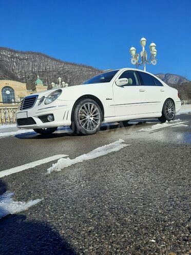 Mercedes E 240 2005, 165,000 km - 2.6 l - Qəbələ
