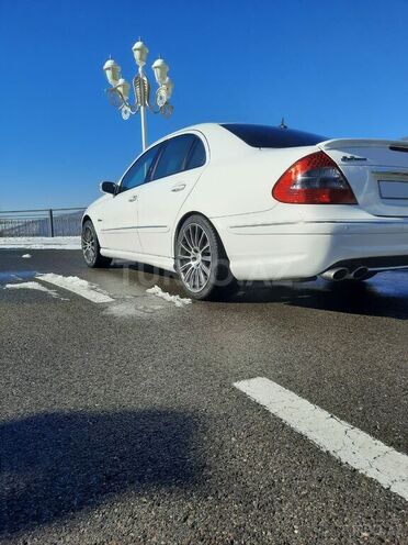Mercedes E 240 2005, 165,000 km - 2.6 l - Qəbələ