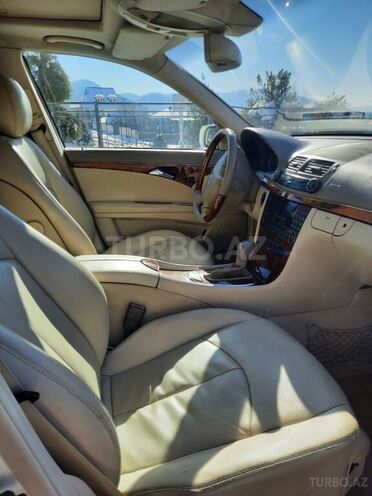 Mercedes E 240 2005, 165,000 km - 2.6 l - Qəbələ