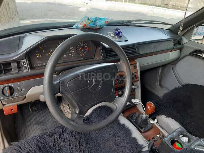 Mercedes E 220 1990, 346,700 km - 2.2 l - Bakı
