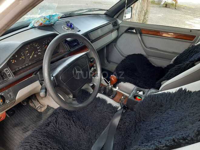 Mercedes E 220 1990, 346,700 km - 2.2 l - Bakı