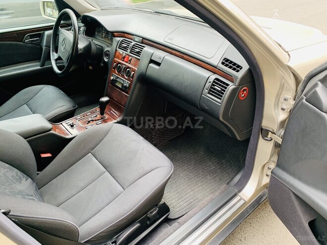 Mercedes E 240 1998, 264,300 km - 2.4 л - Bakı