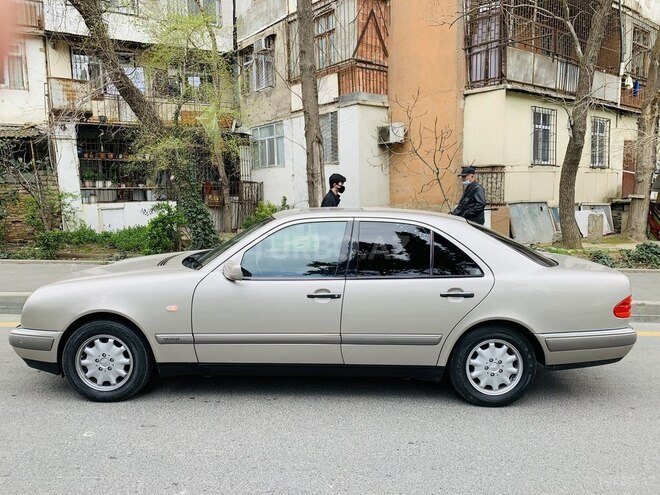 Mercedes E 240 1998, 264,300 km - 2.4 л - Bakı