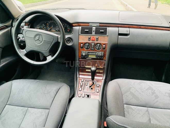 Mercedes E 240 1998, 264,300 km - 2.4 л - Bakı
