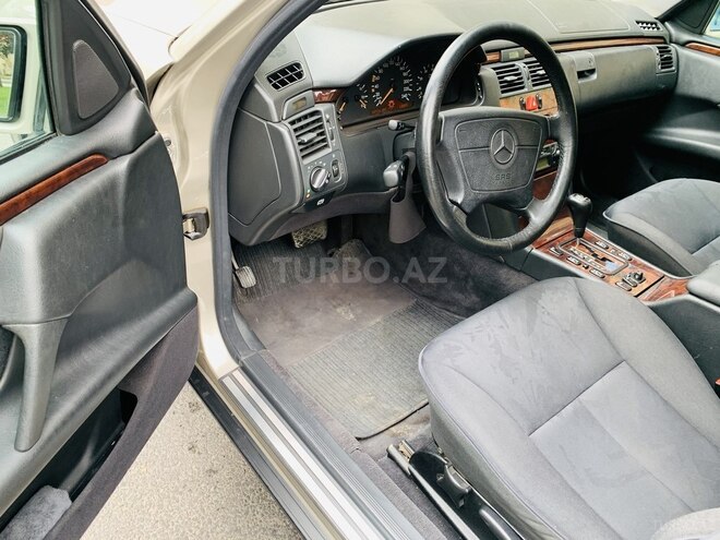 Mercedes E 240 1998, 264,300 km - 2.4 л - Bakı