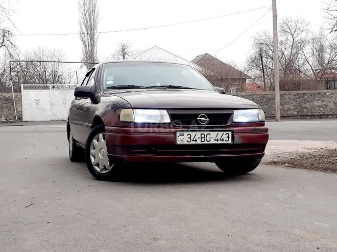 Opel Vectra 1994, 295,000 km - 1.8 l - Qax