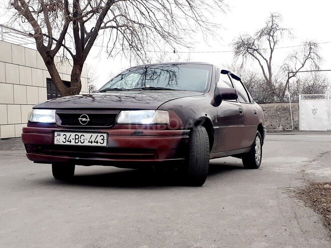 Opel Vectra 1994, 295,000 km - 1.8 l - Qax