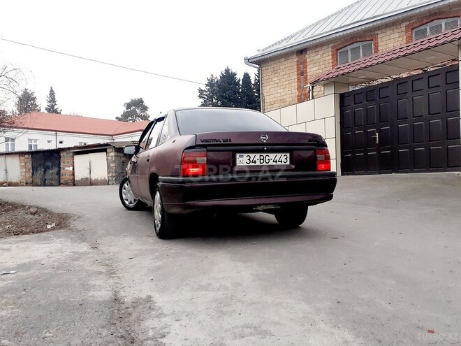 Opel Vectra 1994, 295,000 km - 1.8 l - Qax