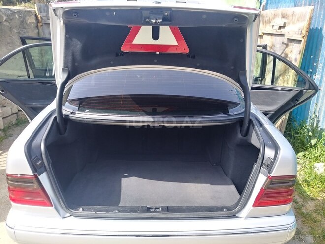 Mercedes E 220 2000, 328,000 km - 2.2 l - Bakı