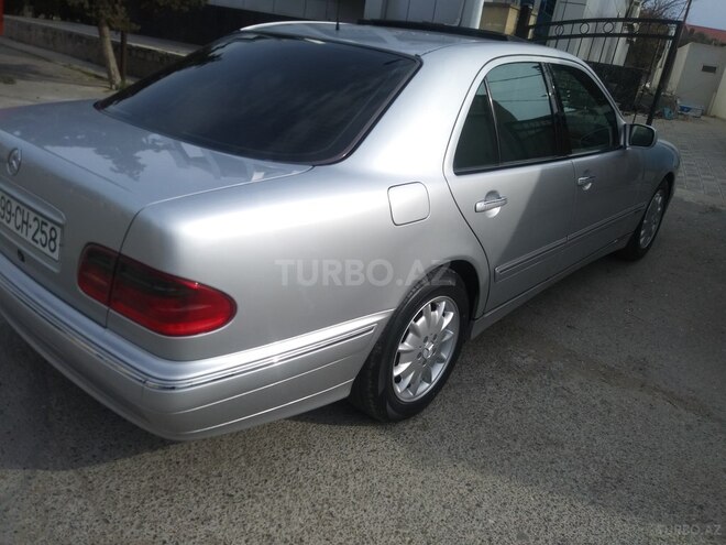 Mercedes E 220 2000, 328,000 km - 2.2 l - Bakı