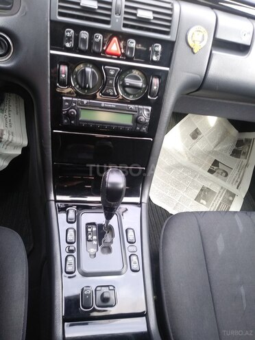 Mercedes E 220 2000, 328,000 km - 2.2 l - Bakı