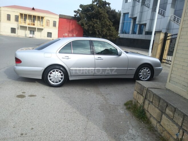 Mercedes E 220 2000, 328,000 km - 2.2 l - Bakı
