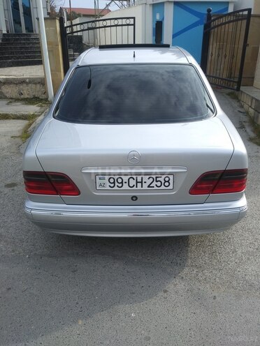 Mercedes E 220 2000, 328,000 km - 2.2 l - Bakı