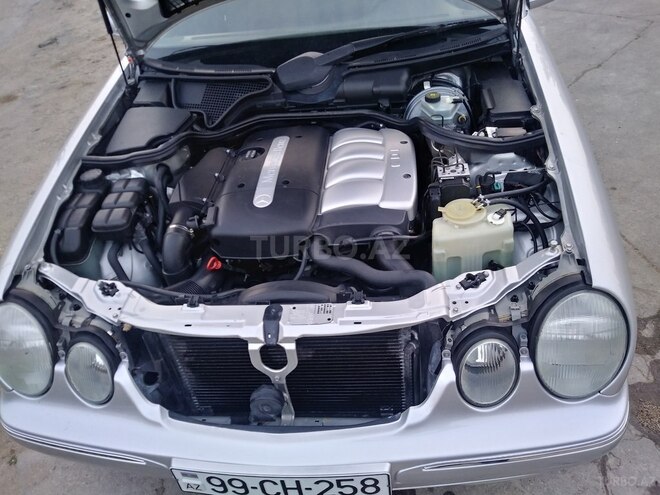 Mercedes E 220 2000, 328,000 km - 2.2 l - Bakı