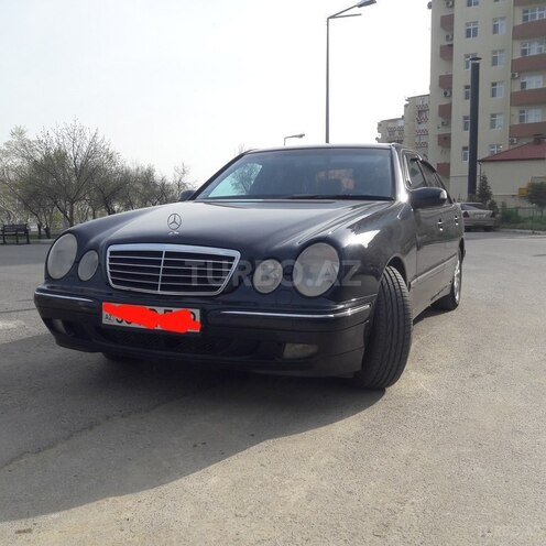 Mercedes E 240 2001, 298,000 km - 2.6 l - Bakı
