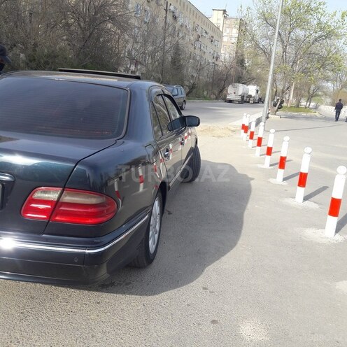 Mercedes E 240 2001, 298,000 km - 2.6 l - Bakı