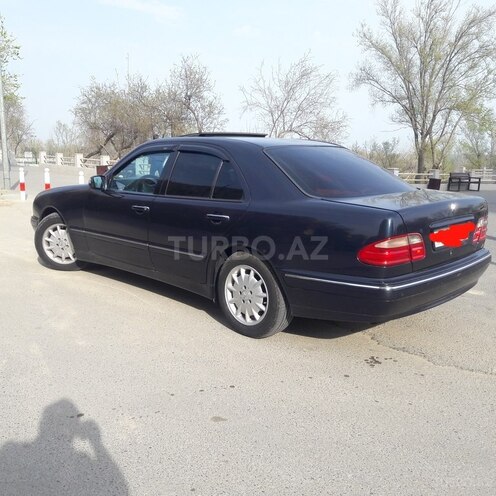 Mercedes E 240 2001, 298,000 km - 2.6 l - Bakı