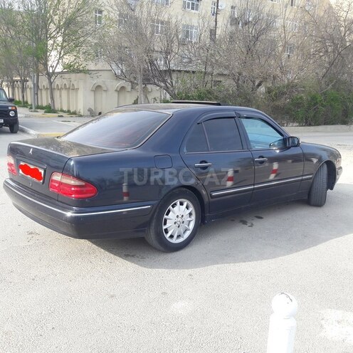 Mercedes E 240 2001, 298,000 km - 2.6 l - Bakı
