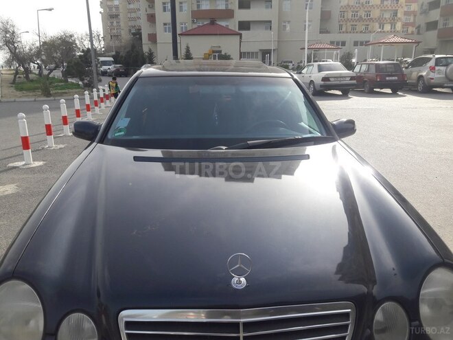 Mercedes E 240 2001, 298,000 km - 2.6 l - Bakı