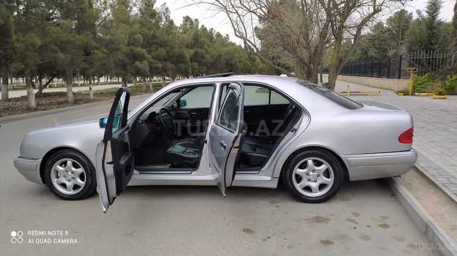 Mercedes E 280 1999, 250,000 km - 2.8 l - Sumqayıt