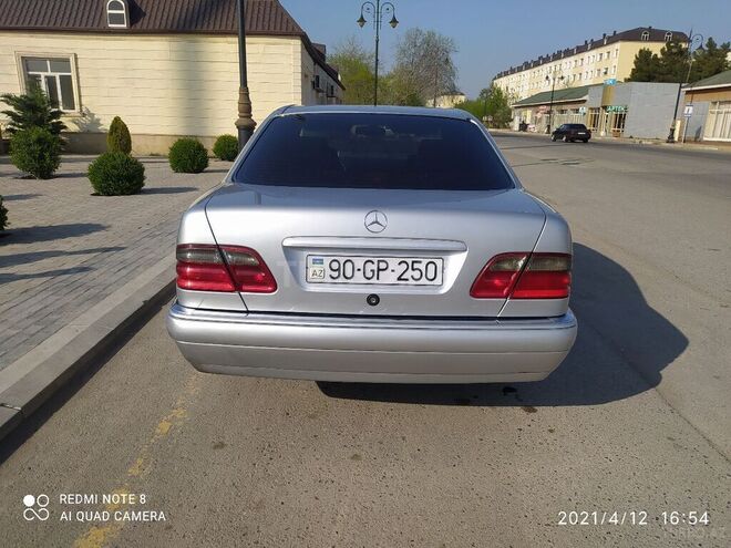 Mercedes E 220 1996, 746,581 km - 2.2 l - Sabirabad