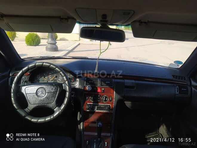 Mercedes E 220 1996, 746,581 km - 2.2 l - Sabirabad