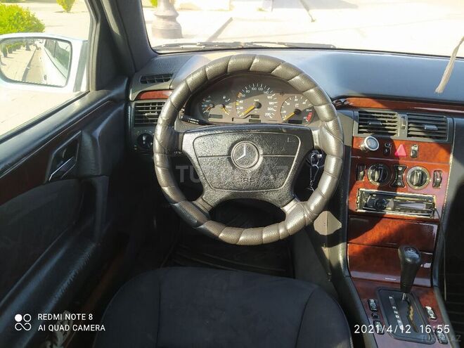 Mercedes E 220 1996, 746,581 km - 2.2 l - Sabirabad