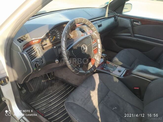 Mercedes E 220 1996, 746,581 km - 2.2 l - Sabirabad