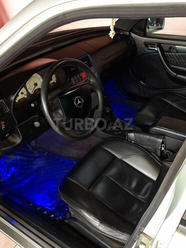 Mercedes C 200 1999, 260,000 km - 2.0 л - Bakı