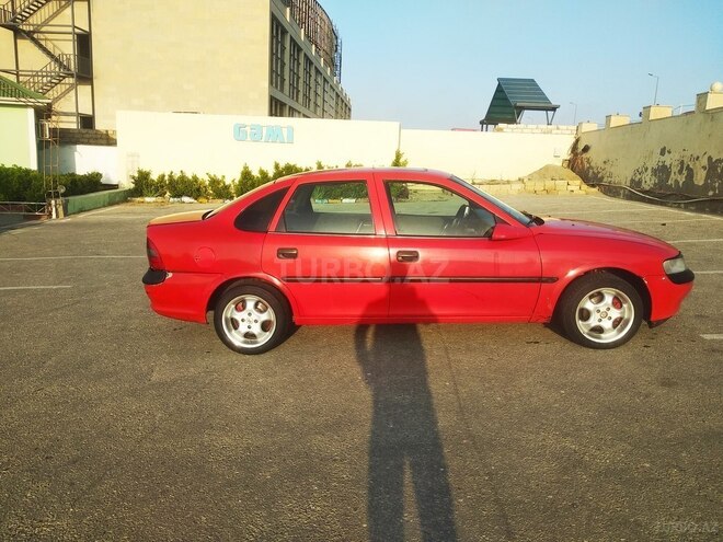 Opel Vectra 1995, 325,644 km - 1.6 л - Sumqayıt