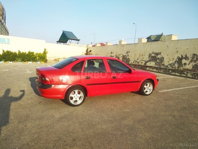 Opel Vectra 1995, 325,644 km - 1.6 л - Sumqayıt