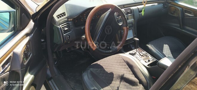 Mercedes E 240 1998, 290,000 km - 2.4 l - Bakı