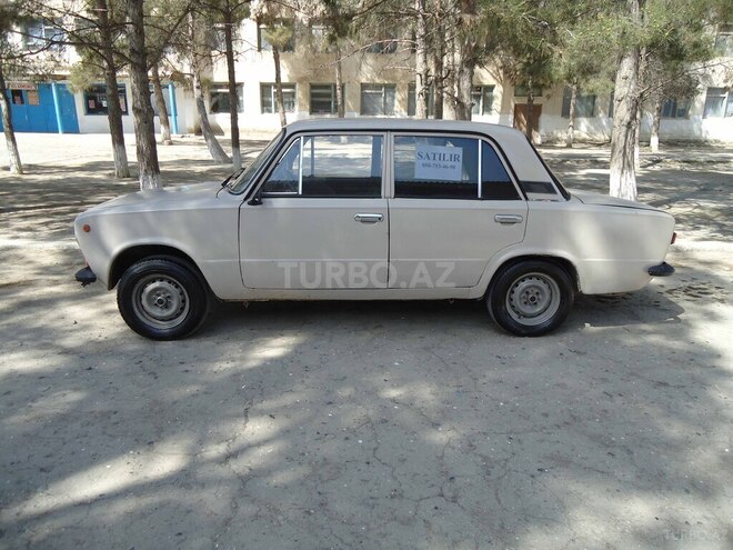 LADA (VAZ) 21011 1981, 250,000 km - 1.6 l - Salyan