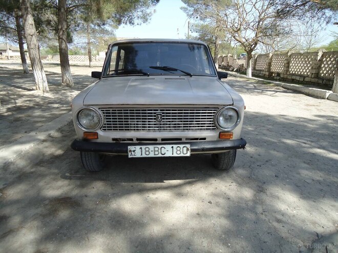 LADA (VAZ) 21011 1981, 250,000 km - 1.6 l - Salyan