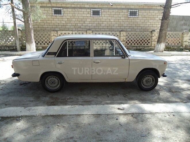 LADA (VAZ) 21011 1981, 250,000 km - 1.6 l - Salyan