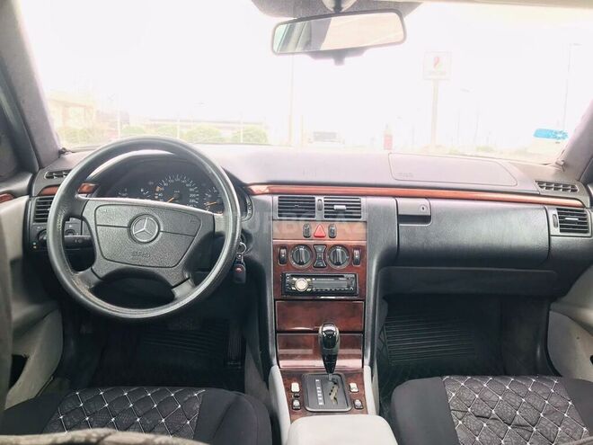 Mercedes E 230 1996, 70,000 km - 2.3 l - Bakı