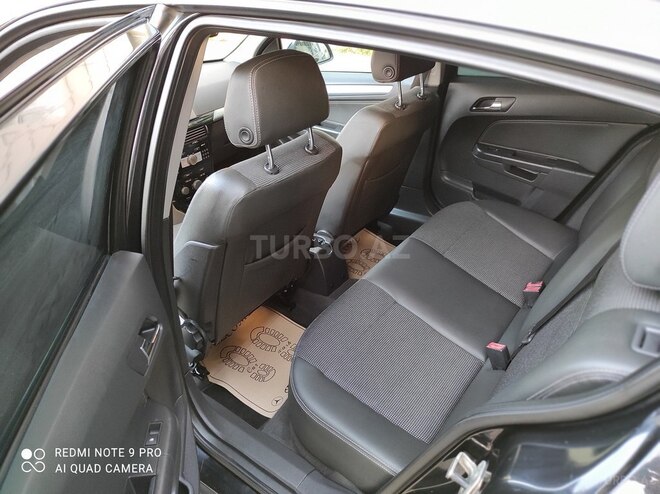 Opel Astra 2009, 146,000 km - 1.4 л - Bakı