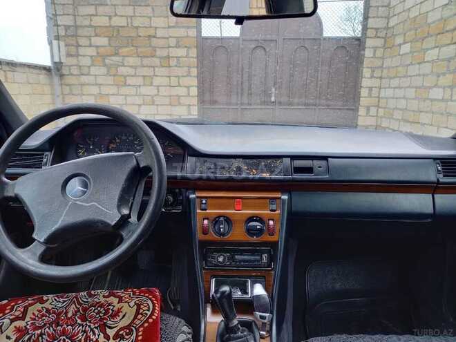 Mercedes E 250 1990, 326,000 km - 2.5 l - Quba