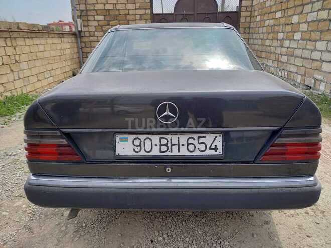 Mercedes E 250 1990, 326,000 km - 2.5 l - Quba
