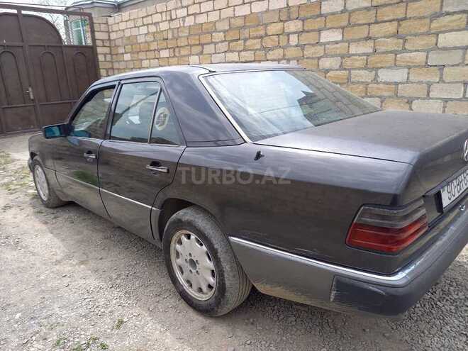 Mercedes E 250 1990, 326,000 km - 2.5 l - Quba