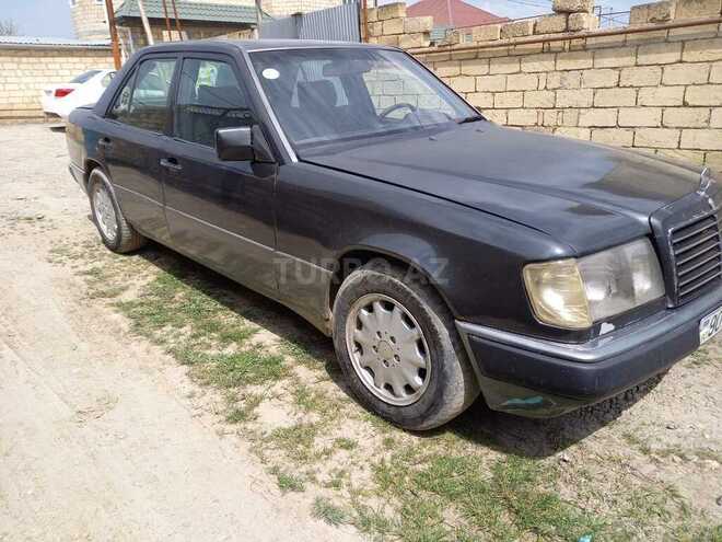 Mercedes E 250 1990, 326,000 km - 2.5 l - Quba