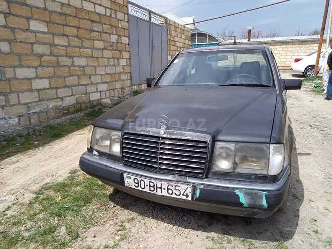 Mercedes E 250 1990, 326,000 km - 2.5 l - Quba