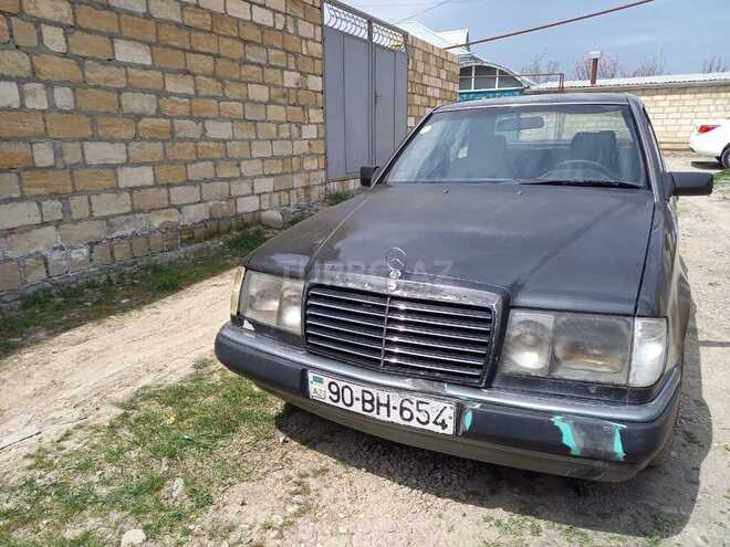 Mercedes E 250 1990, 326,000 km - 2.5 l - Quba