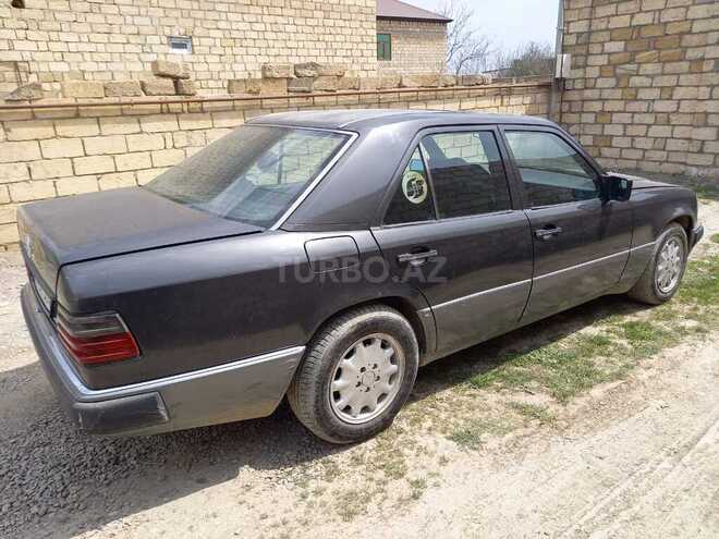 Mercedes E 250 1990, 326,000 km - 2.5 l - Quba