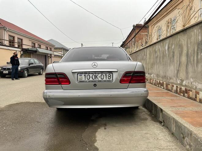 Mercedes E 200 2001, 100,000 km - 2.0 l - Quba
