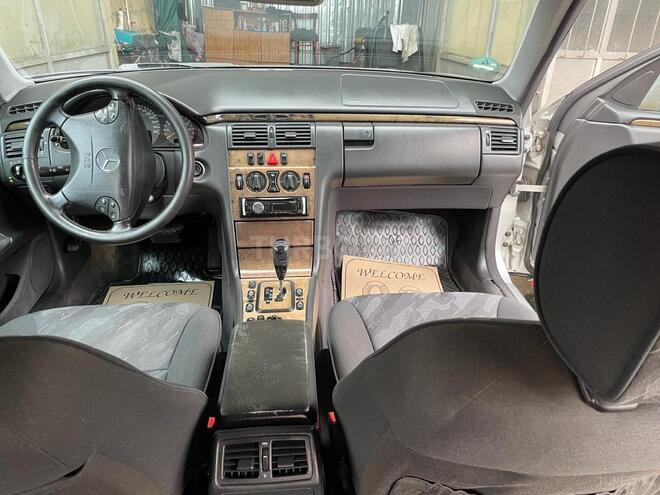Mercedes E 200 2001, 100,000 km - 2.0 l - Quba