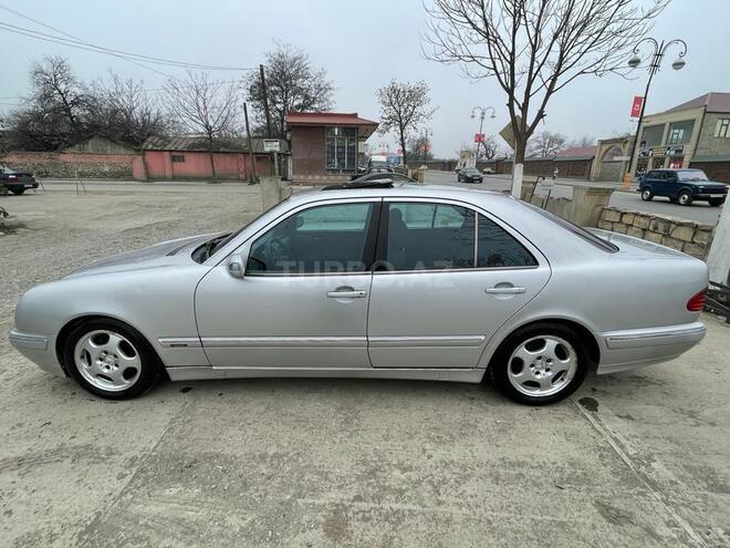 Mercedes E 200 2001, 100,000 km - 2.0 l - Quba