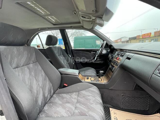 Mercedes E 200 2001, 100,000 km - 2.0 l - Quba